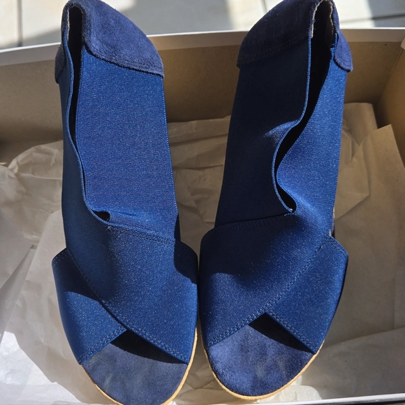 Women's Cork Wedge Sandals - Picture 5 of 5